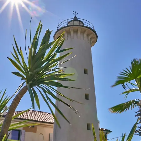 Апартаменти In A Shared With Garden