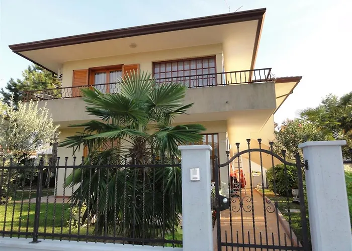 In A Shared With Garden Апартаменты